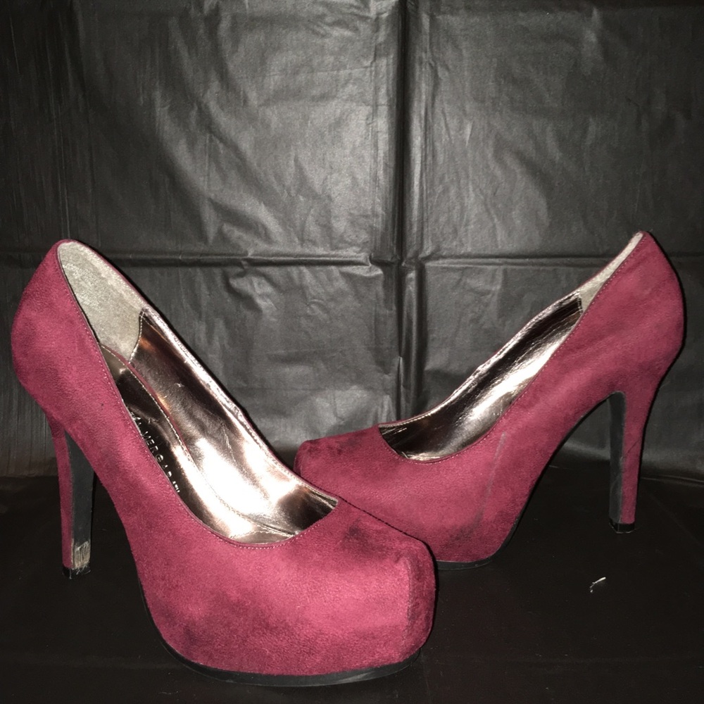 Cute simple red pumps 🍷